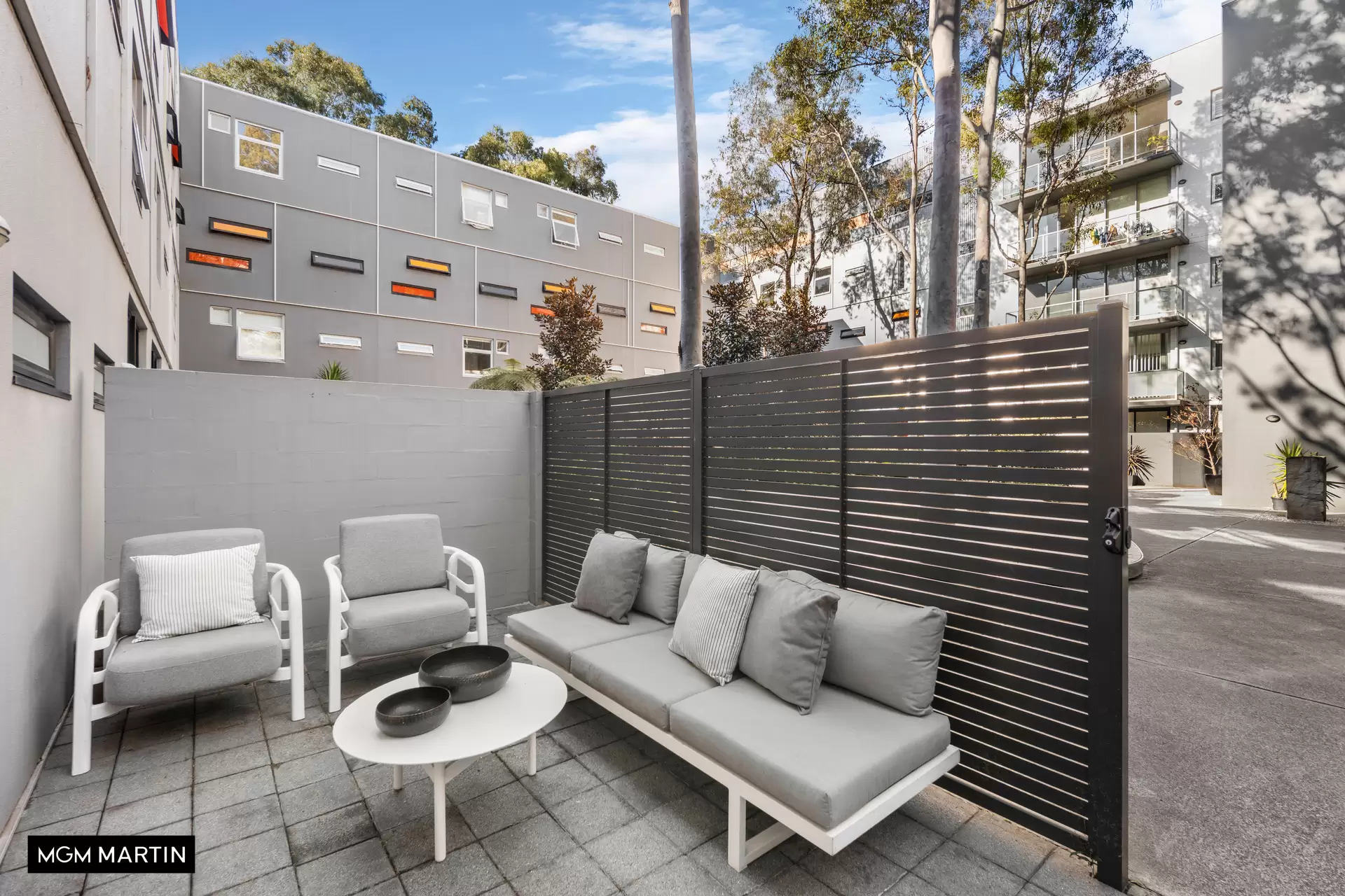 1/6b  Grandstand Parade, Zetland Sold by MGM Martin - image 1