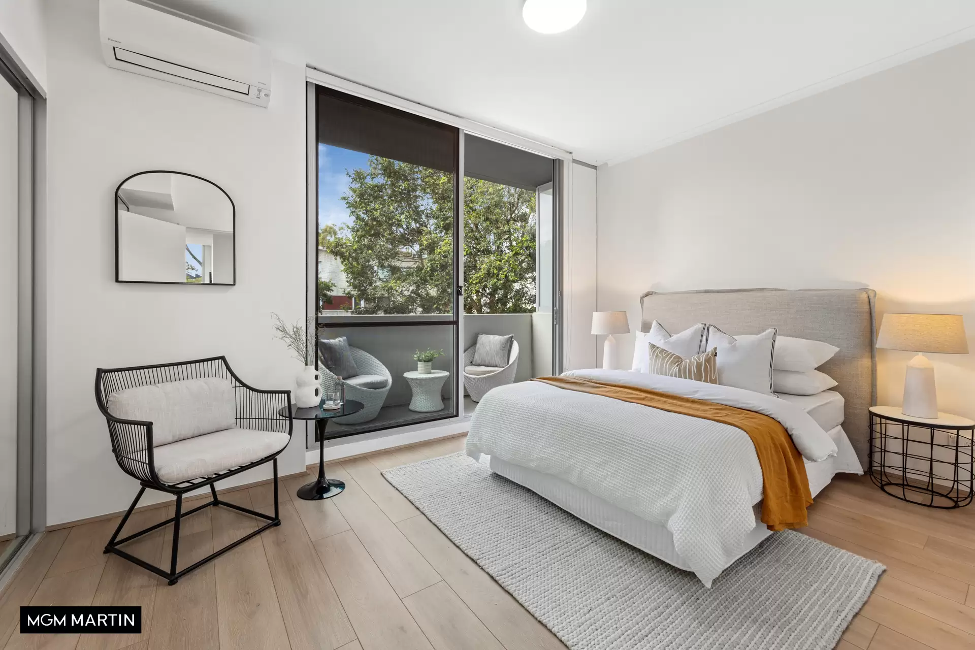 8/4 Hutchinson Walk, Zetland Sold by MGM Martin - image 1