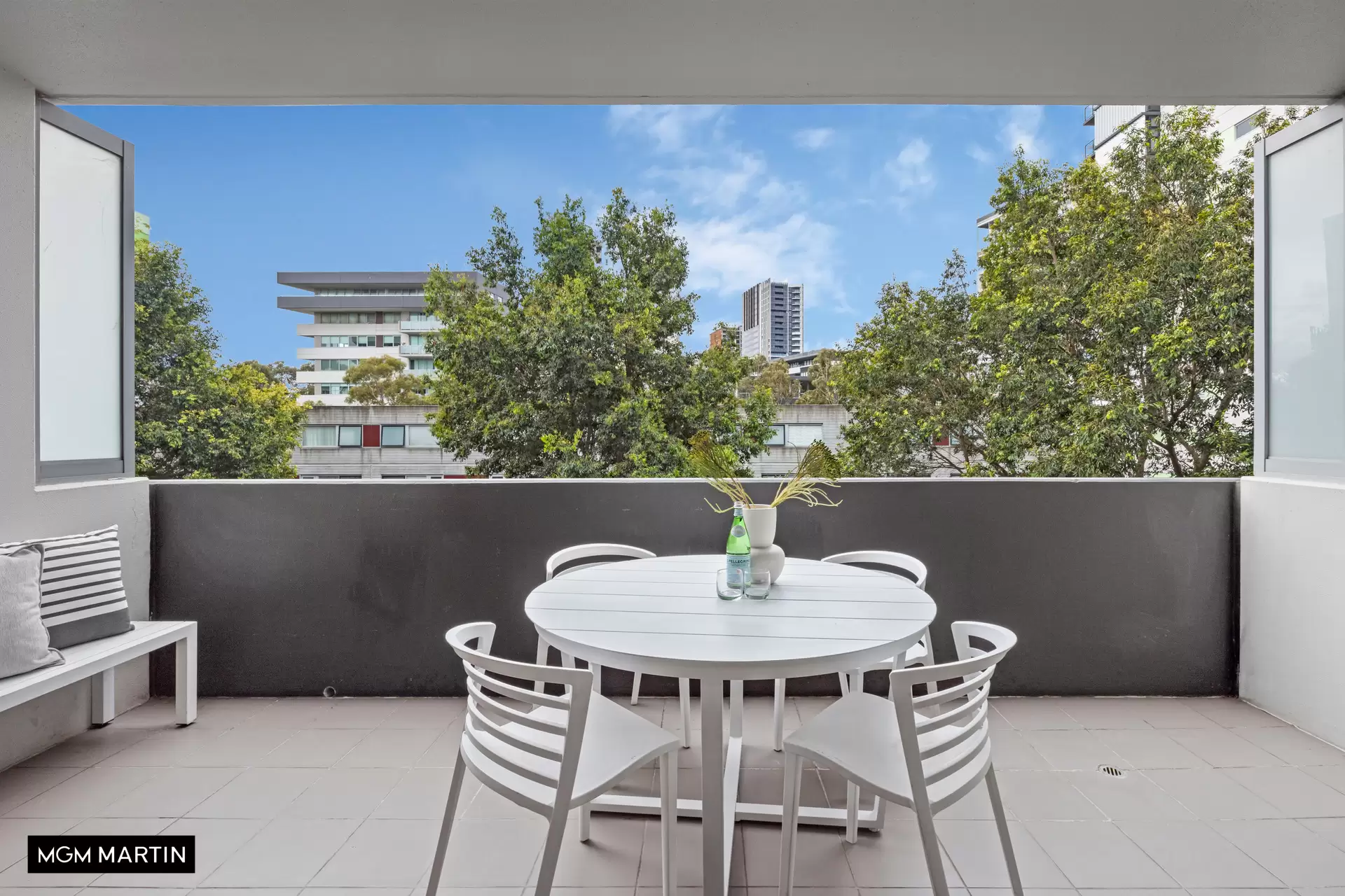 8/4 Hutchinson Walk, Zetland Sold by MGM Martin - image 1