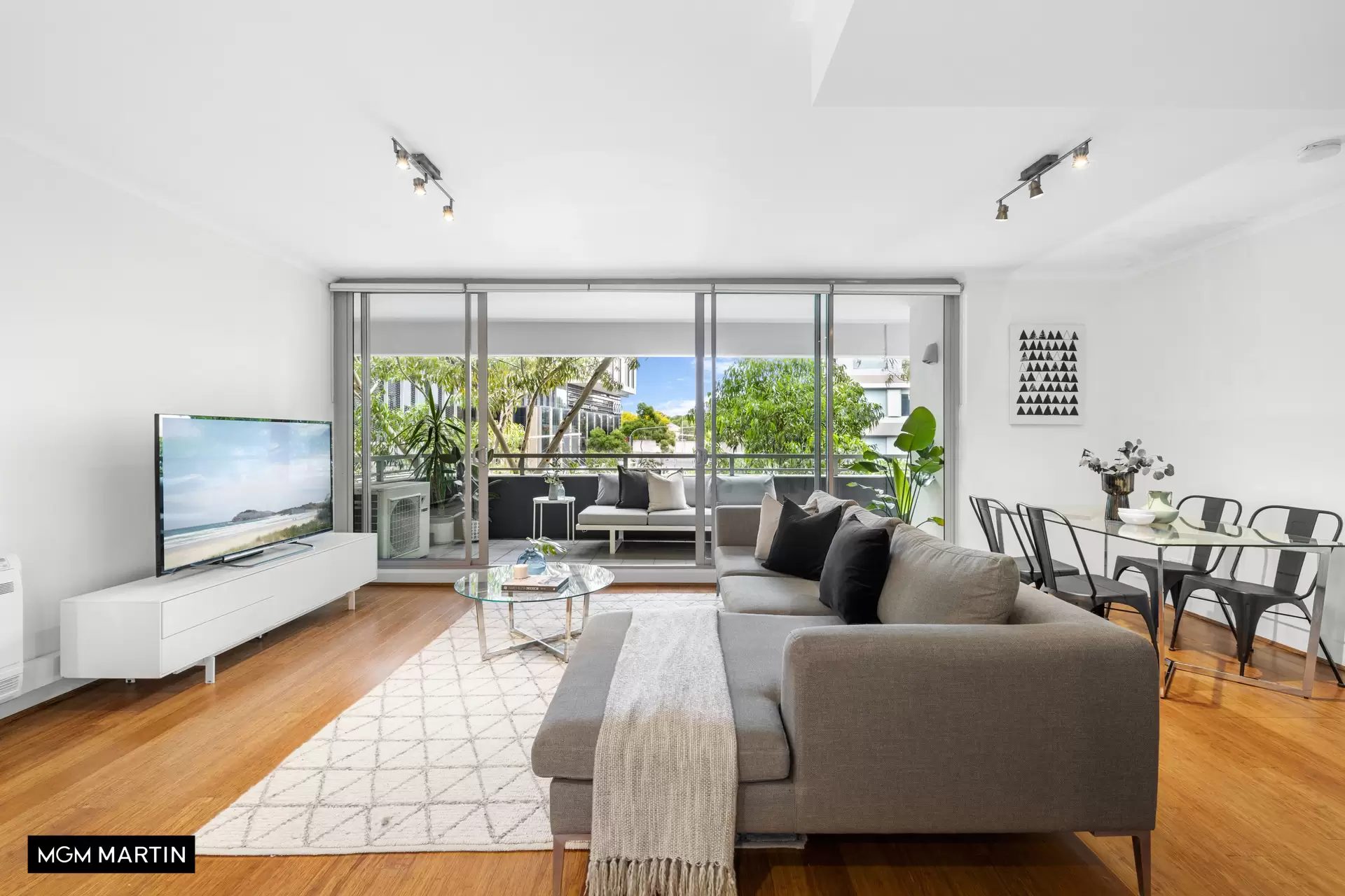 2/1 Defries Avenue, Zetland Sold by MGM Martin - image 1