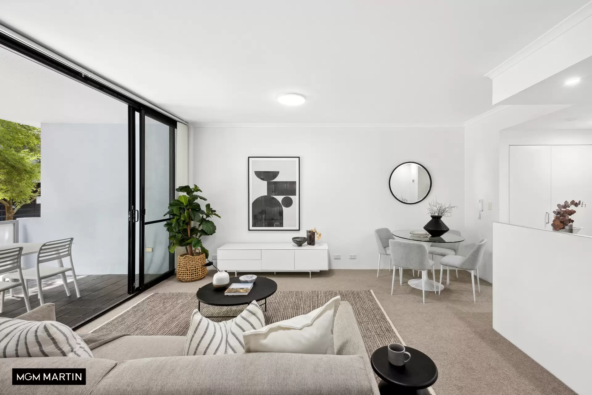 8/6B Grandstand Parade, Zetland Sold by MGM Martin - image 1