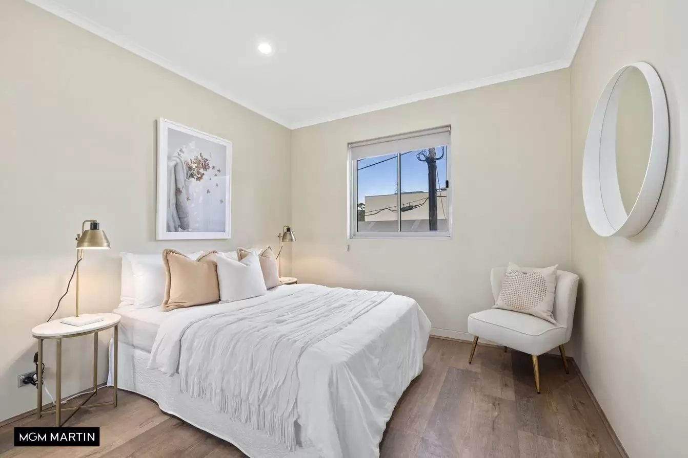 17/4 Gillespie Avenue, Alexandria Sold by MGM Martin - image 1