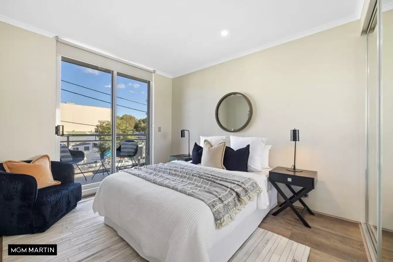 17/4 Gillespie Avenue, Alexandria Sold by MGM Martin - image 1