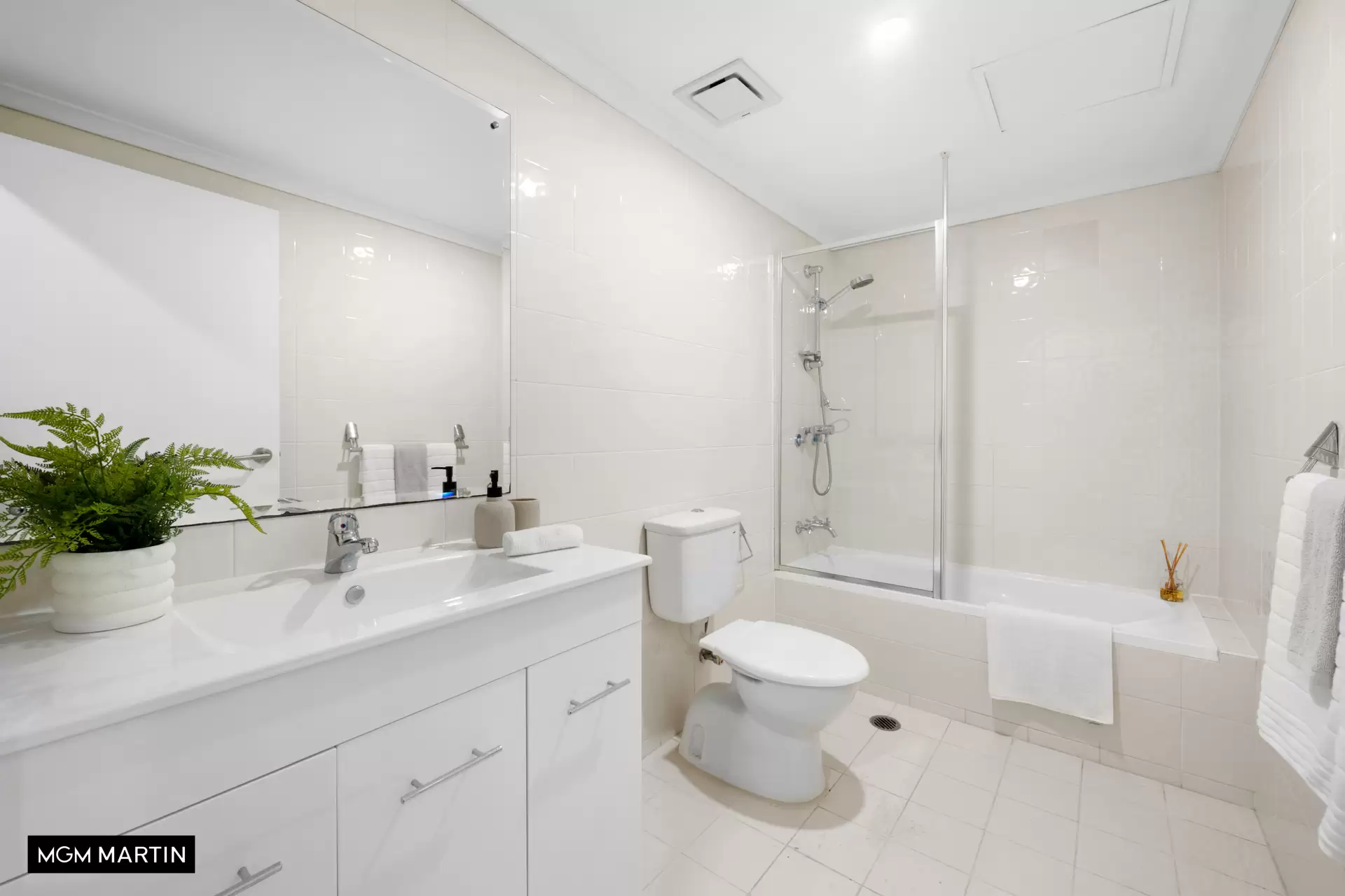 17/4 Gillespie Avenue, Alexandria Sold by MGM Martin - image 1