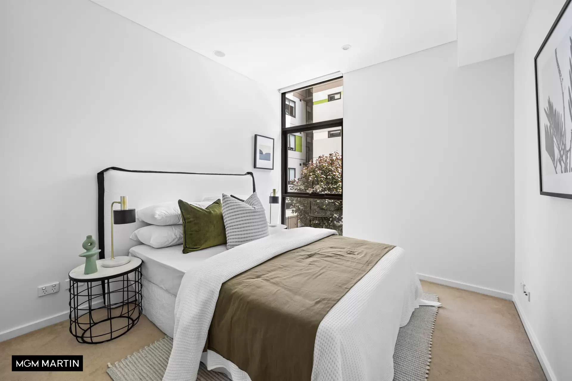 324/1 Hutchinson Walk, Zetland Sold by MGM Martin - image 1