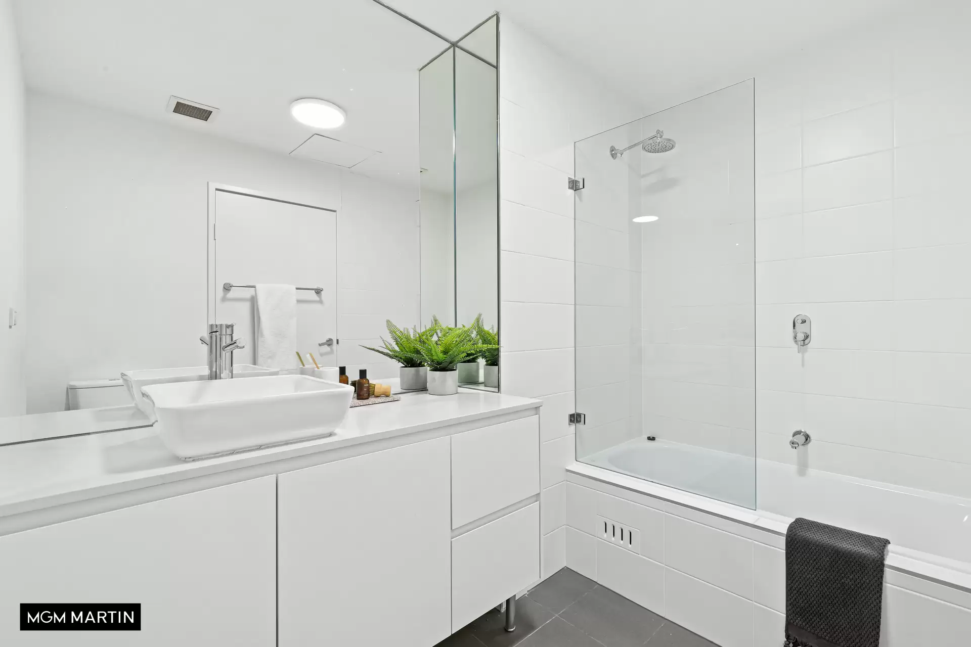323/5 Queen Street, Rosebery Sold by MGM Martin - image 1