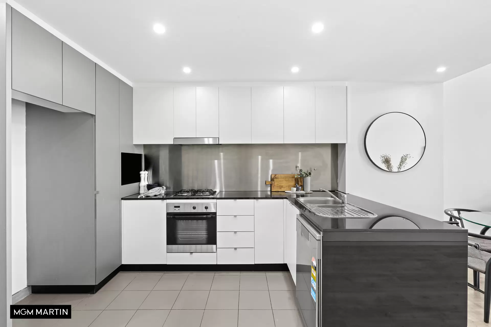 323/5 Queen Street, Rosebery Sold by MGM Martin - image 1