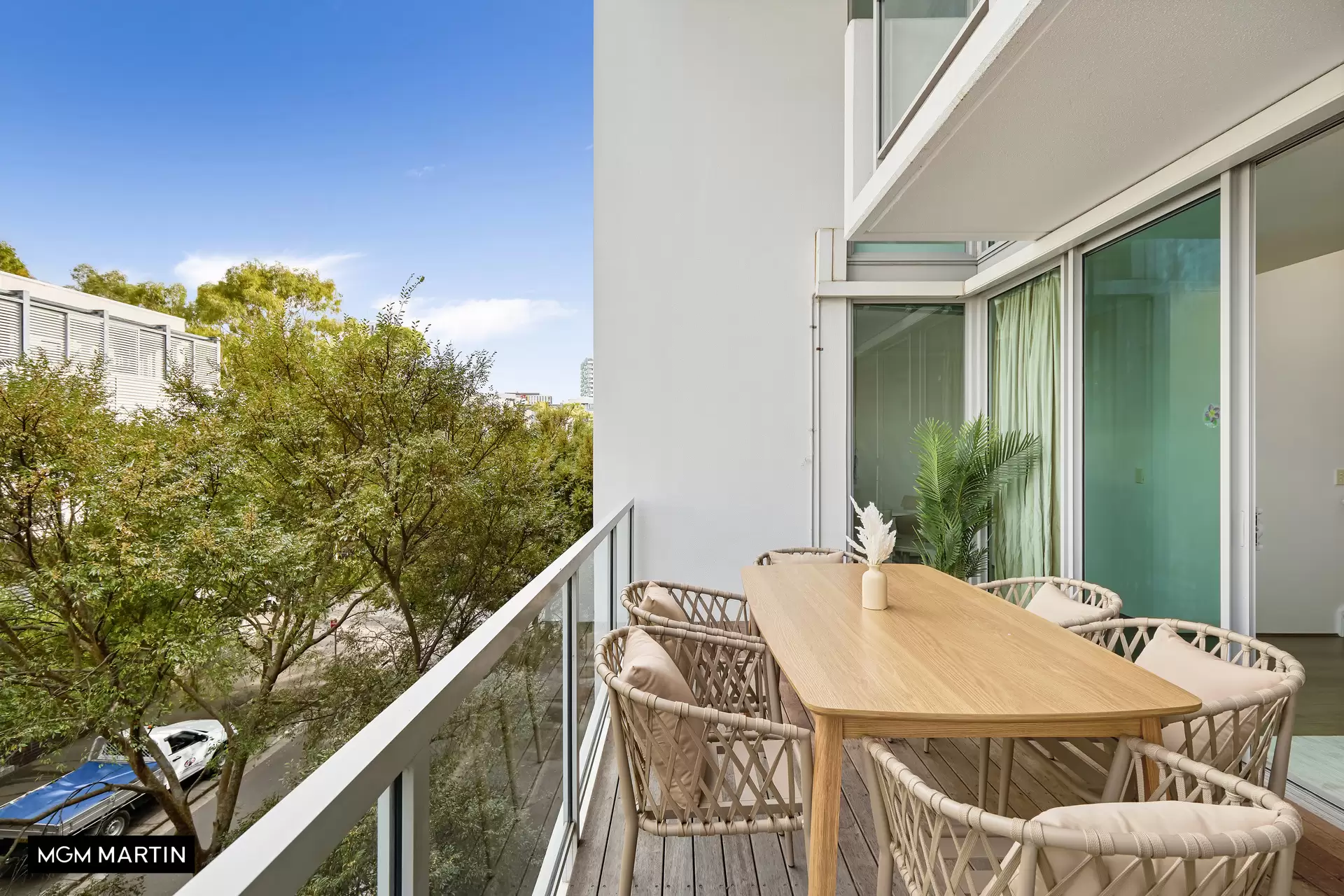 51/6a Grandstand Parade, Zetland Sold by MGM Martin - image 1
