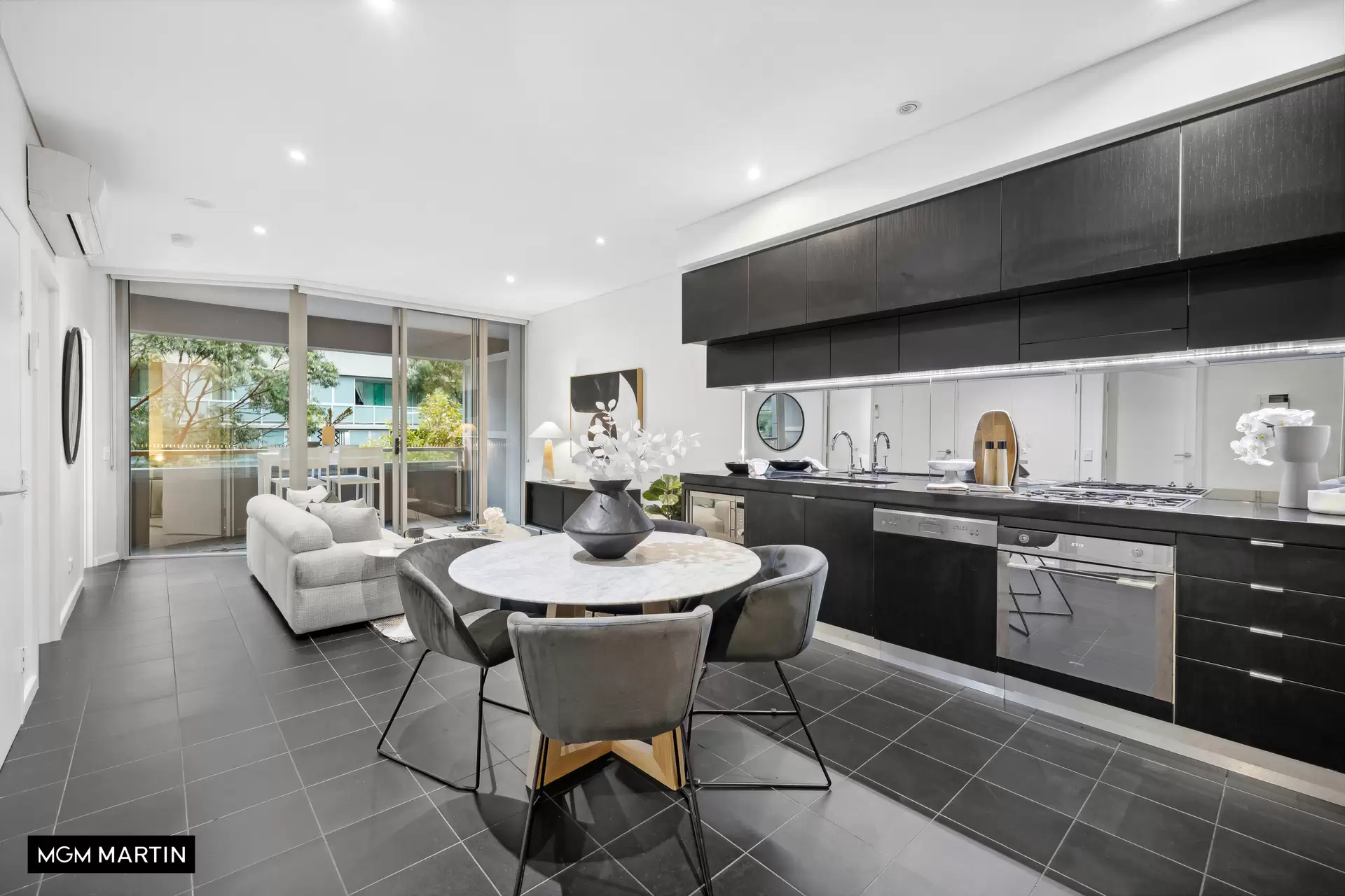 114/6c Defries Avenue, Zetland Sold by MGM Martin - image 1